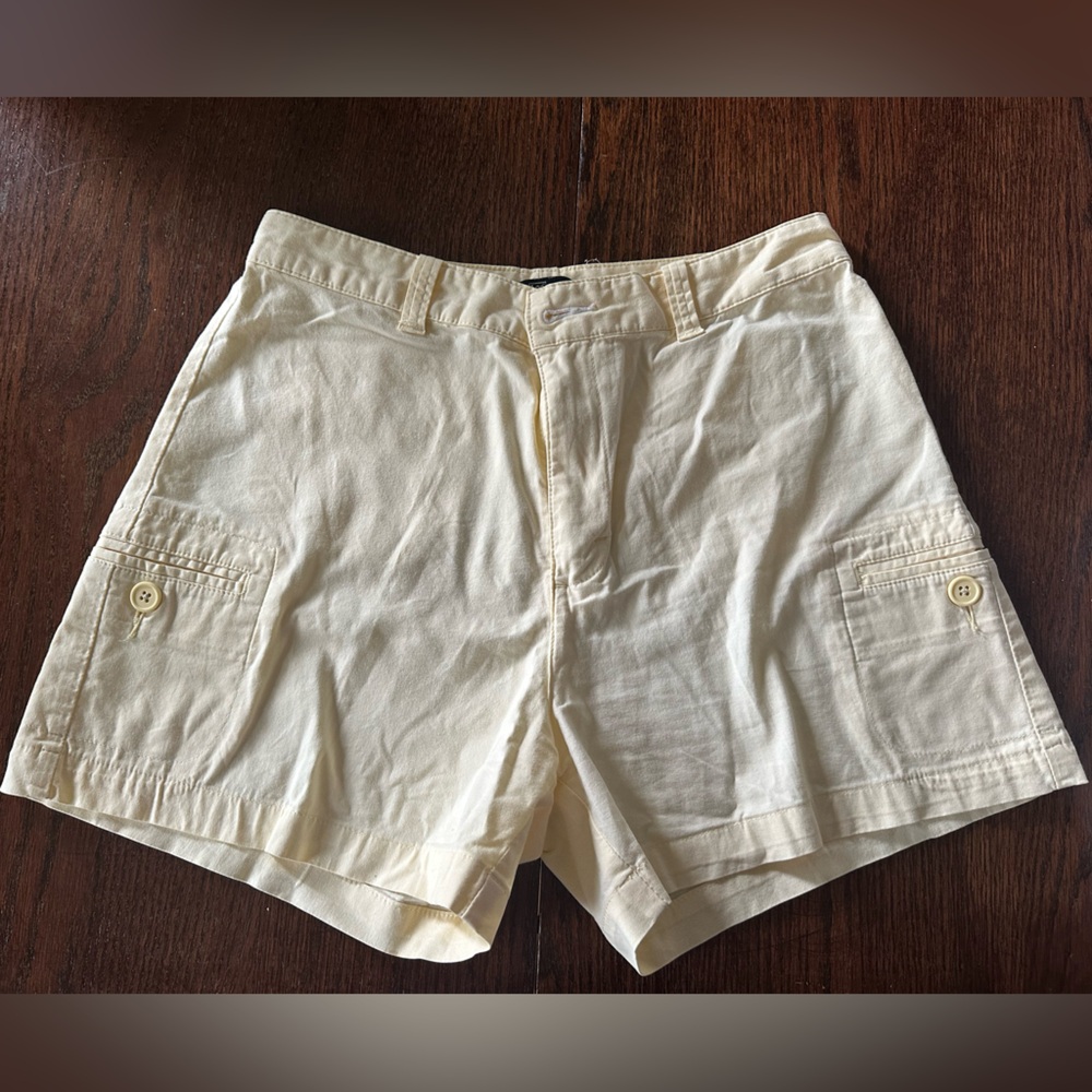 Light yellow women’s shorts Lee size 8